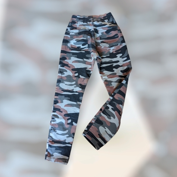 Bershka Camo Jeans - Picture 2 of 3
